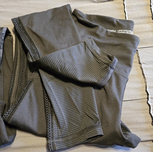 Victorias Secret Knockout Legging - Picture 3 of 6